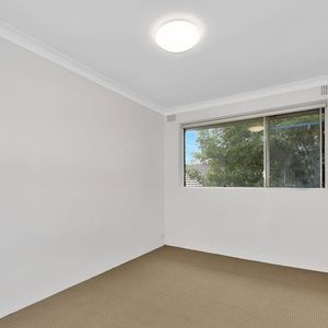 Light Filled Open Plan Living - Photo 2