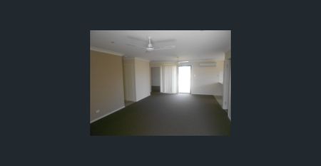 3 bedroom home in Lowood - Photo 5