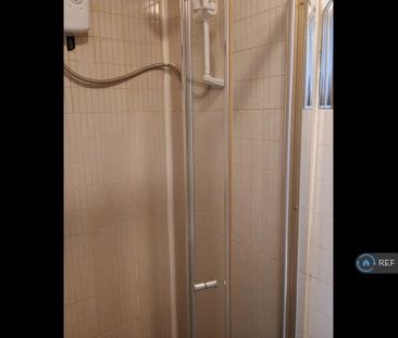 1 bedroom in a house share to rent - Photo 6