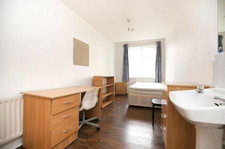 4 bedroom property to rent - Photo 4