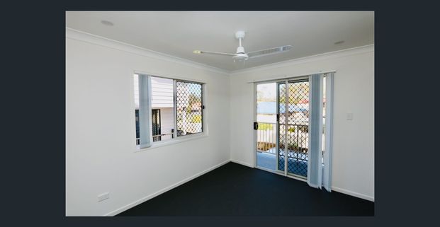 Great Three Bedroom Townhouse with Ducted Air Conditioning - Photo 1