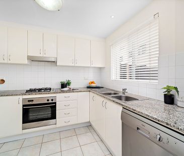 BRIGHT & SUNNY TOWNHOUSE... - Photo 1