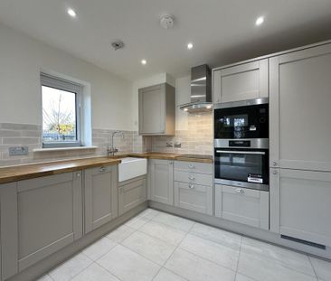 2 bedroom ground floor flat to rent - Photo 3
