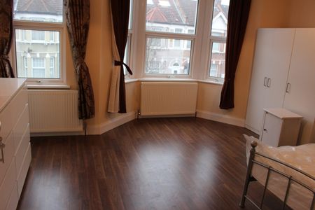 4 Bed Terraced House, Dewey Street, SW17 - Photo 5
