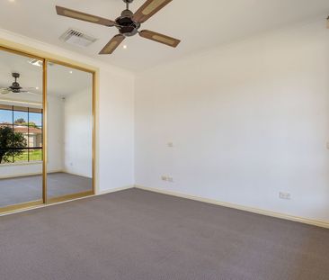 Charming 3-Bedroom Home in Roxburgh Park - Photo 4