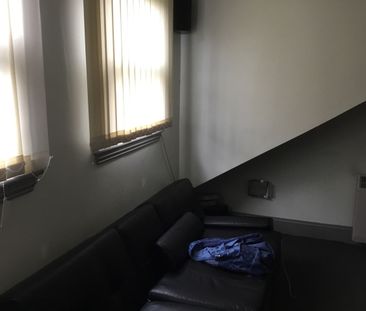 Studio Flat, Madeley Road, W5 - Photo 2