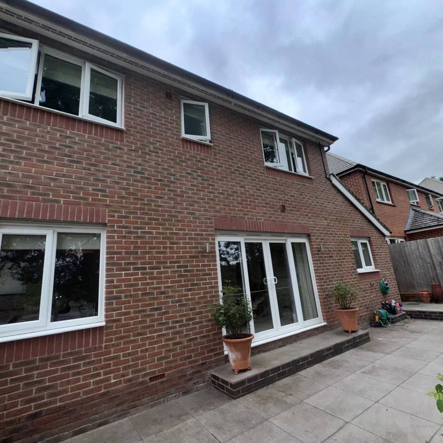 14 Pickwick Gardens, Wolverhampton, West Midlands, WV3 9EH - Photo 1