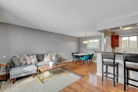 135 Oakburn - Photo 2