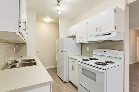 2 Bedroom - Photo 5