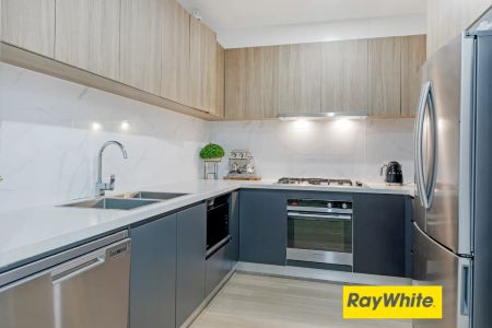 Immaculate 5-Bedroom Townhouse Offering Space, Style & Family Comfort - Photo 3