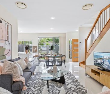 Street Front Townhouse - Photo 4