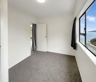 Spectacular Views in Hataitai - Photo 6