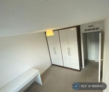 3 bedroom flat to rent - Photo 2