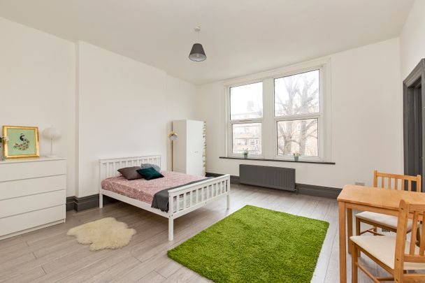 🏡 Modern Victorian Property with Bedsits and their own Private Kitchen 🏡 Room 5 - Photo 1