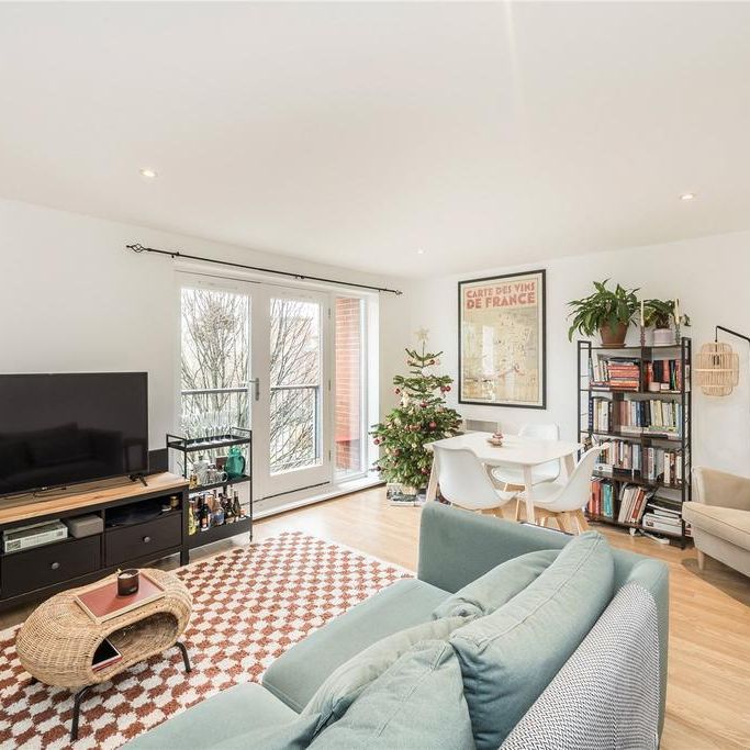 2 bedroom flat to rent - Photo 1