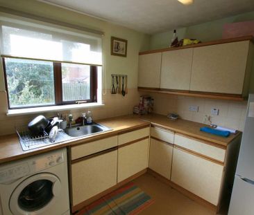 2 bedroom semi-detached house to rent - Photo 5