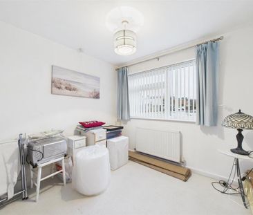 3 bedroom semi-detached bungalow to rent - Photo 6