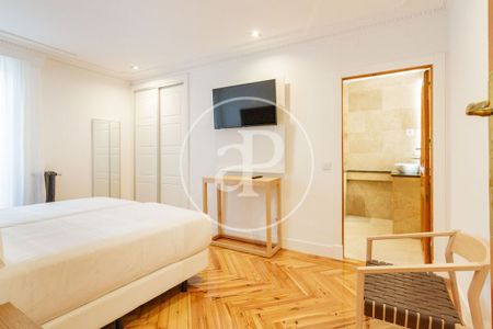 2 bedroom luxury penthouse for rent in Madrid, Spain - Photo 5