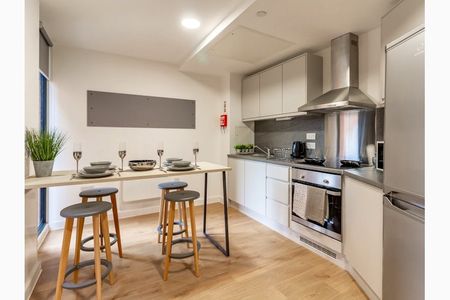 Classic En-suite Townhouse - Photo 3