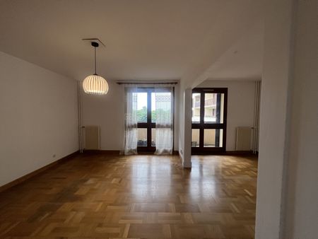 Appartement type 5 de 95 m2 avec balcon et cave + parking résidence. - Photo 4