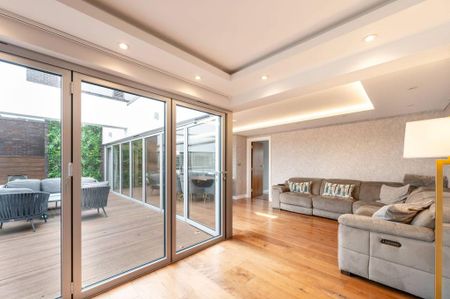 2 bedroom penthouse to rent - Photo 2