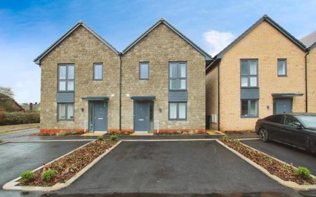 *** STUDENT HOUSE *** Available for move in August, this new 6 bedroom home is available on a furnished basis. Internet is included. All other bills Excluded. - Photo 2