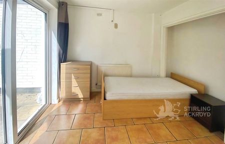 Applegarth Avenue, Guildford, Surrey, GU2 8LP - Photo 4