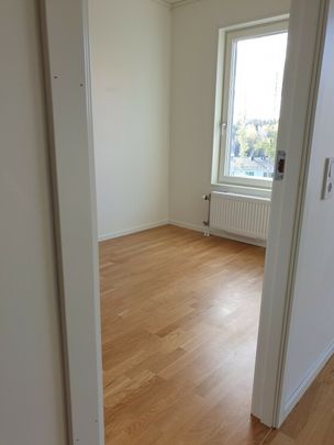 Småbrukets backe 64 - Foto 1