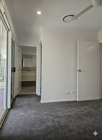 Avail 3/2/26-LAWNED BACKYARD-3 BED 2BATH TOWNHOUSE - FULLY DUCTED AIR - Photo 3