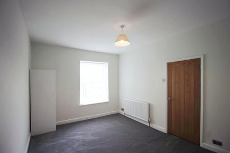 3 bedroom end of terrace house to rent - Photo 3