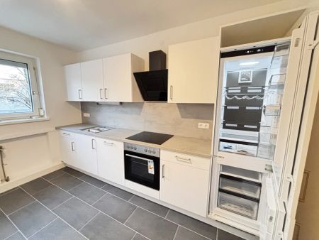 Helle 2-Zimmer Wohnung mit möblierter, NEUER Küche und Parkplatz - Photo 4