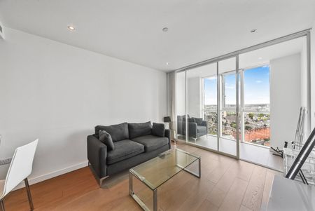 1 Bed Flat, Wandsworth Road, SW8 - Photo 2