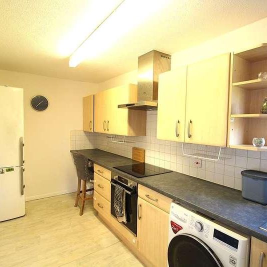 Queens Road, Kingston Upon Thames, KT2 - Photo 1