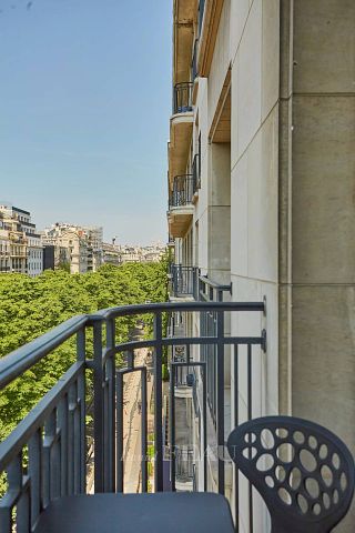 Location appartement, Paris 8ème (75008), 3 pièces, 91 m², ref 82654886 - Photo 3