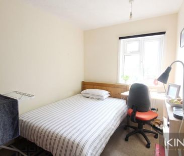 4 bedroom semi-detached house to rent - Photo 5