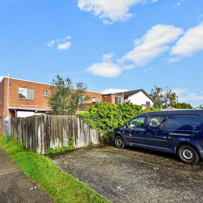 Conveniently Located 4 Bedroom Unit - Photo 1