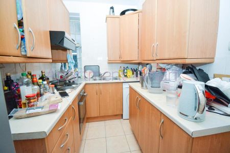 1 bedroom in a flat share to rent - Photo 5