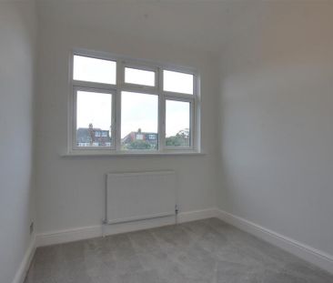 3 bedroom flat to rent - Photo 3