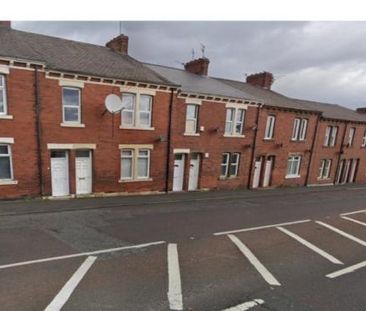 2 bedroom ground floor flat to rent - Photo 2