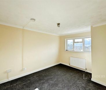 3 bedroom flat to rent - Photo 6