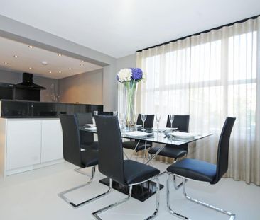 3 bedroom flat to rent - Photo 3