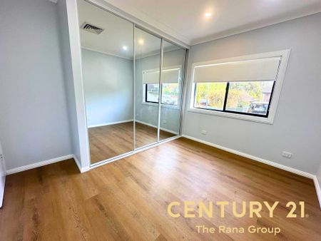 Beautifully Renovated 3-Bedroom Home Just a Short Walk from Toongabbie Station - Photo 5