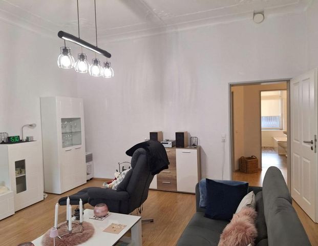 Altbaucharme mit Fahrstuhl in der Südstadt - Photo 1