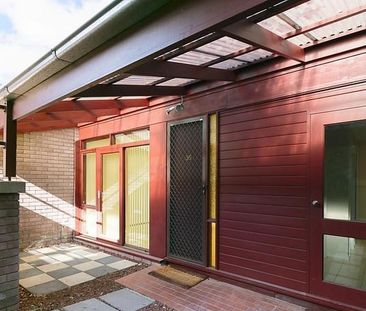 35 Jewell Close, Swinger Hill ACT 2606 - House For Rent | Domain - Photo 2