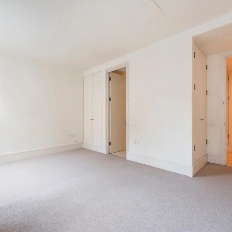 2 bedroom flat in Covent Garden - Photo 1