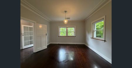 Stylish Family Retreat with Pool in Leafy Turramurra - Photo 3