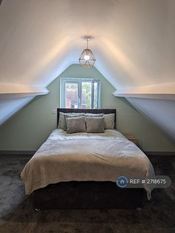 1 bedroom in a house share to rent - Photo 2