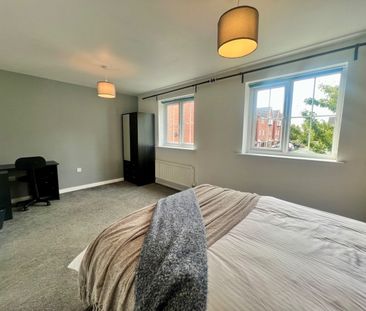 Room in a Shared House, Waggon Road, LS10 - Photo 3