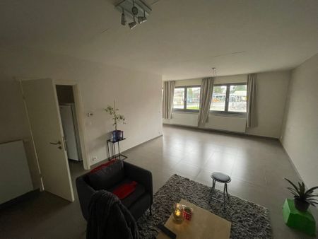 Appartement met twee slaapkamers en centrale ligging te huur - Photo 2