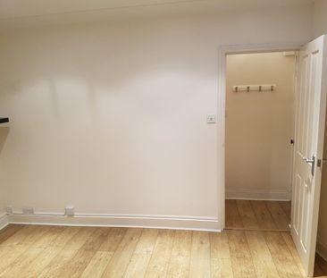 1 Bed Flat, Devonshire Road, SW19 - Photo 3